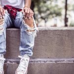 Как порвать джинсы красиво в домашних условиях поэтапно?